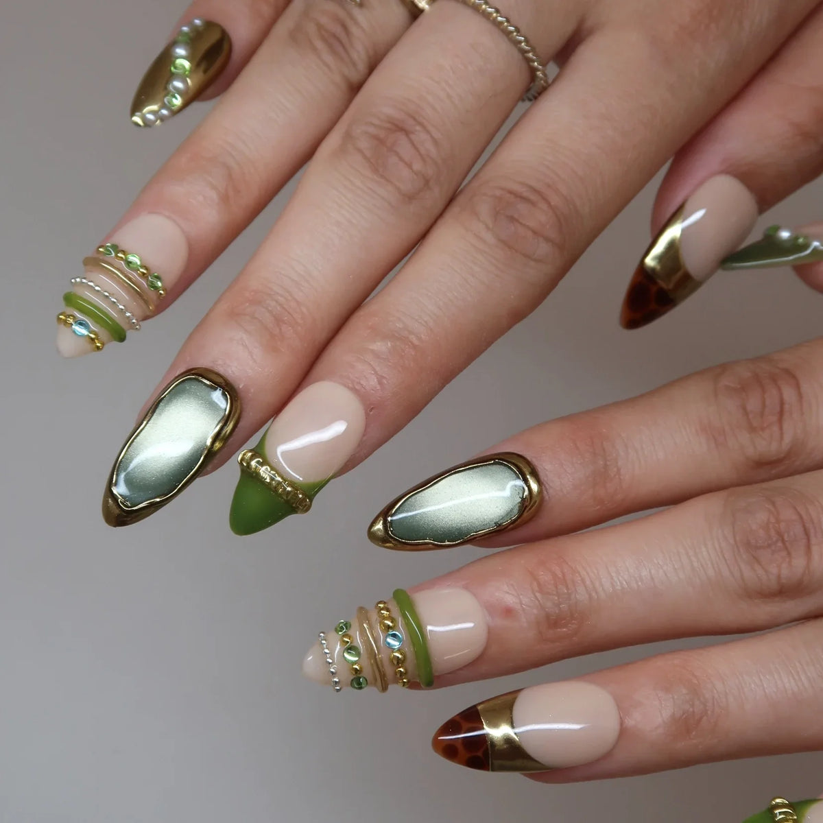 Jetset Babe Chrome Fresh Almond Press On Nails